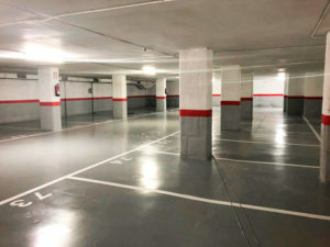 Pintar el paviment del pàrquing amb resines bicomponents