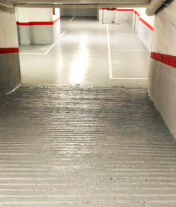 Pintar línies d'aparcament amb numeració al paviment